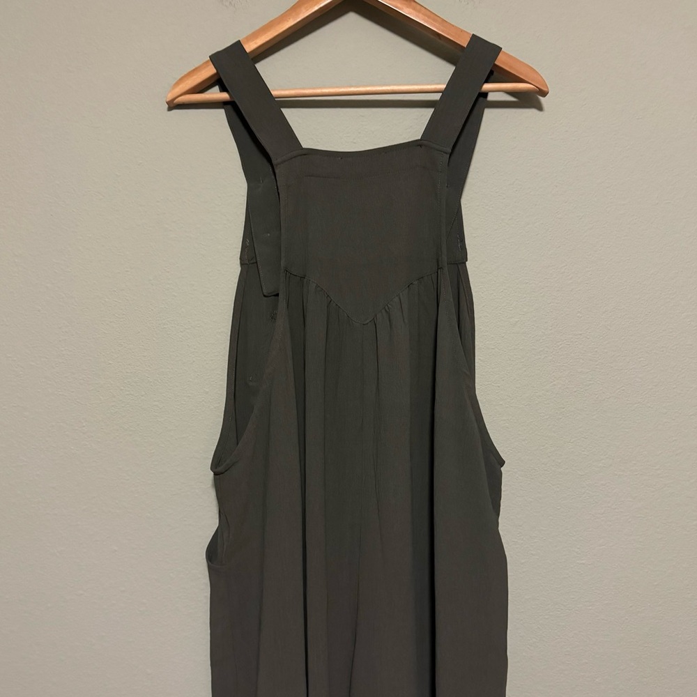Oddy Olive Sleeveless Woven Jumpsuit - Size Large - Picture 6 of 9